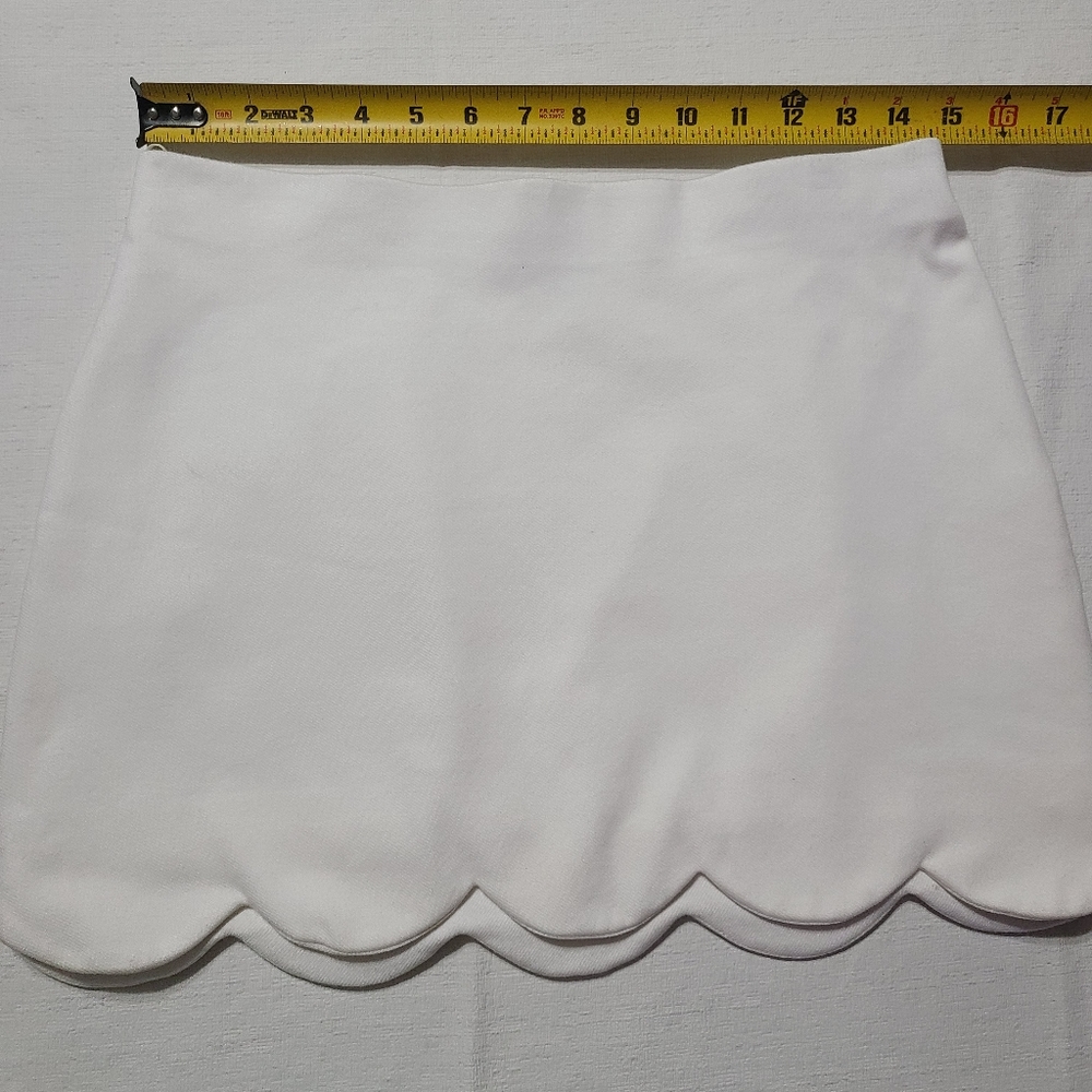 TOPSHOP Women's White Scalloped Mini Skirt sz 8 - Picture 2 of 5